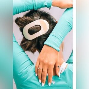 EUC Teleties Almond Beige Large Flat Round Clip